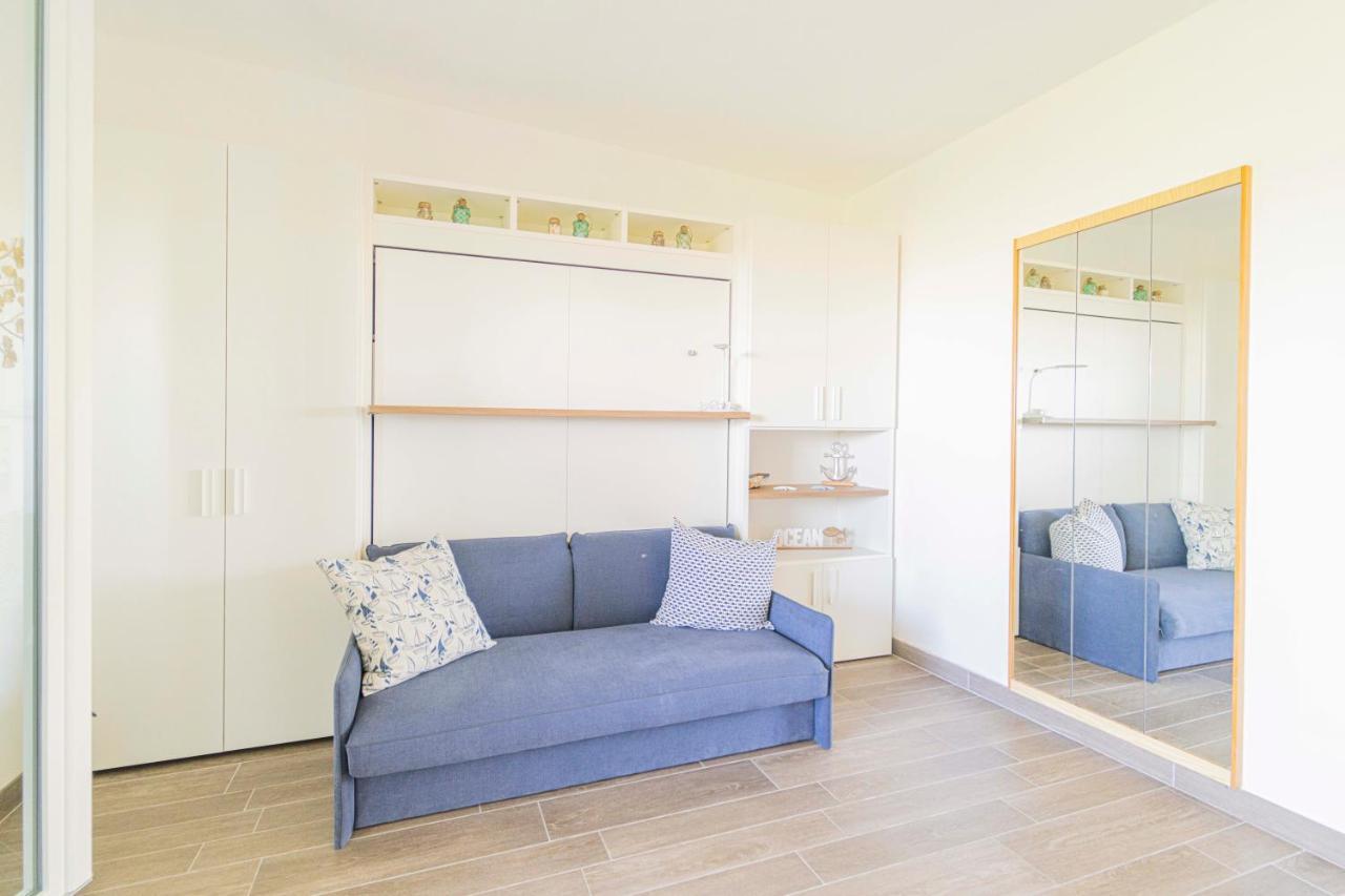 070 - Olanda Con Veranda Vista Mare A 5 Minuti Con Piscina Condominiale Appartement *