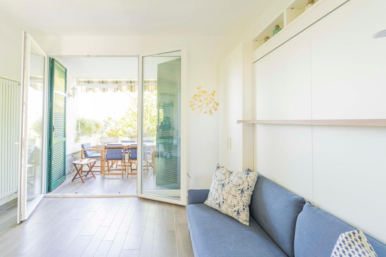 070 - Olanda Con Veranda Vista Mare A 5 Minuti Con Piscina Condominiale Appartement