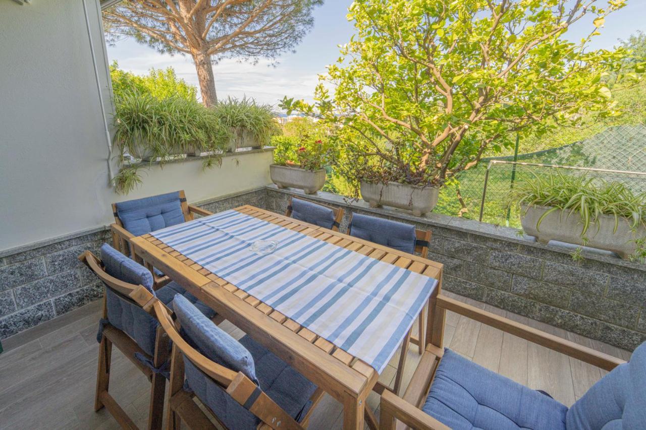 070 - Olanda Con Veranda Vista Mare A 5 Minuti Con Piscina Condominiale Appartement