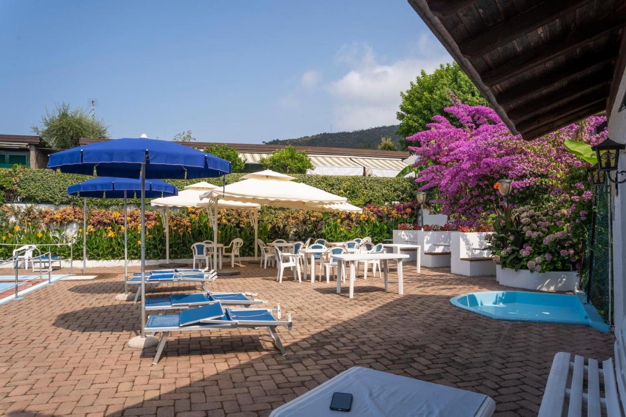 070 - Olanda Con Veranda Vista Mare A 5 Minuti Con Piscina Condominiale Appartement